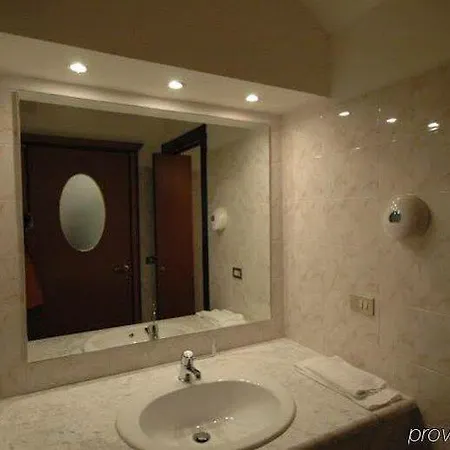 Mec Hotel 3*